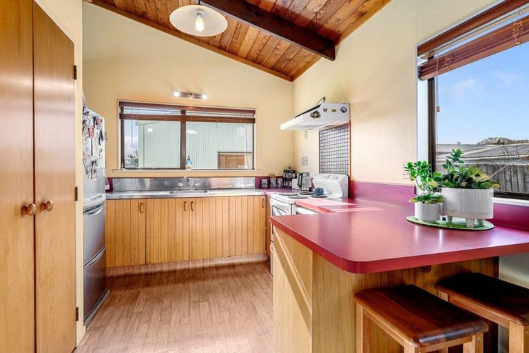 Photo of property in 17 Lee Road, Hannahs Bay, Rotorua, 3010