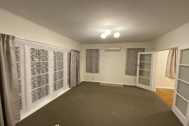 Photo of property in 158f1 Newlands Road, Newlands, Wellington, 6037