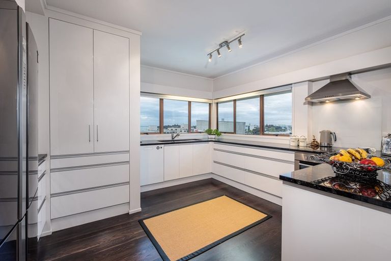 Photo of property in 6/4b The Promenade, Takapuna, Auckland, 0622
