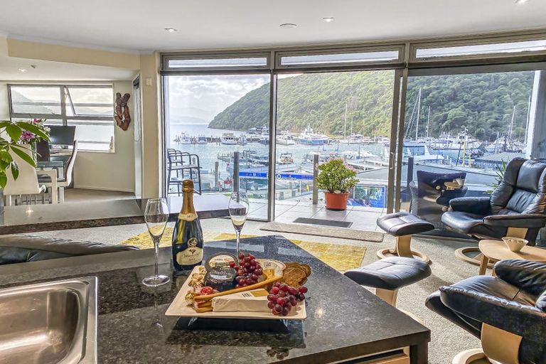 Photo of property in Oxleys Rock Apartments, 205/6 London Quay, Picton, 7220