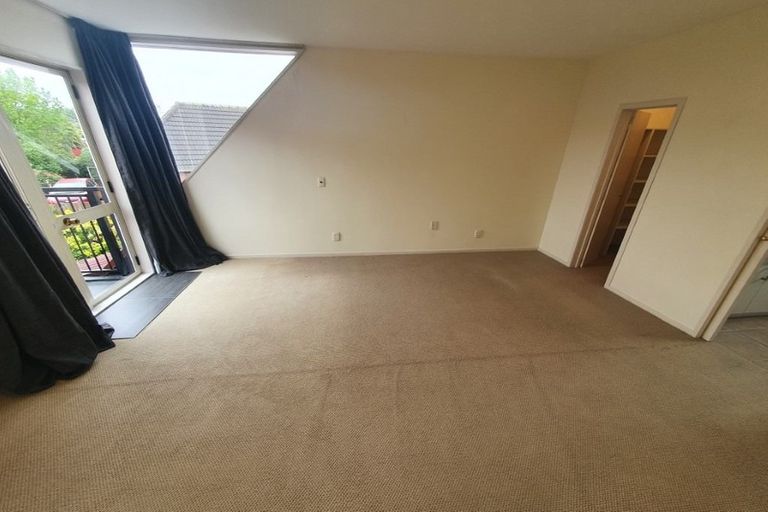 Photo of property in 28 Derenzy Place, Avonhead, Christchurch, 8042