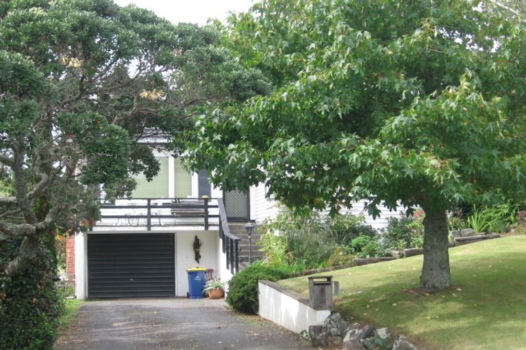 Photo of property in 3 Deane Avenue, Titirangi, Auckland, 0604
