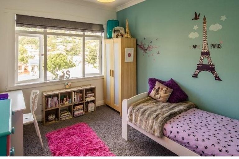 Photo of property in 102 The Parade, Island Bay, Wellington, 6023