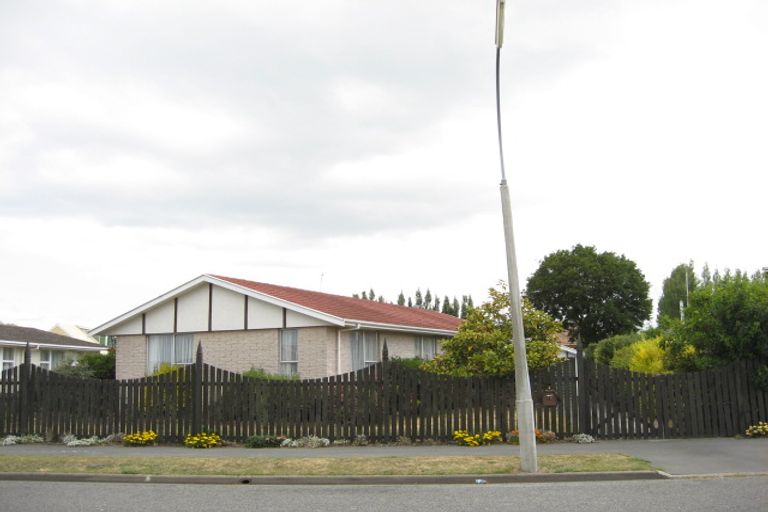 Photo of property in 18 Medina Crescent, Parklands, Christchurch, 8083