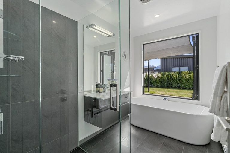 Photo of property in 3 Kahu Close, Wanaka, 9305