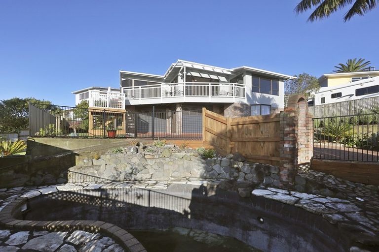 Photo of property in 4 Catherine Crescent, Moturoa, New Plymouth, 4310