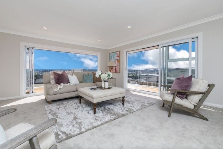 Photo of property in 10 Spyglass Street, Red Beach, 0932