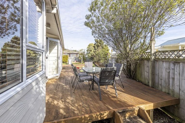 Photo of property in 16 Perrin Place, Kelvin Grove, Palmerston North, 4414