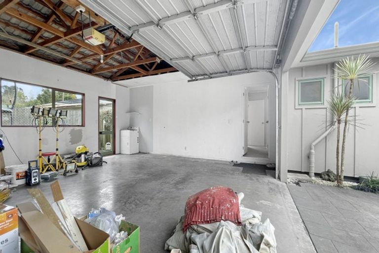 Photo of property in 60 Zefiro Drive, Massey, Auckland, 0614