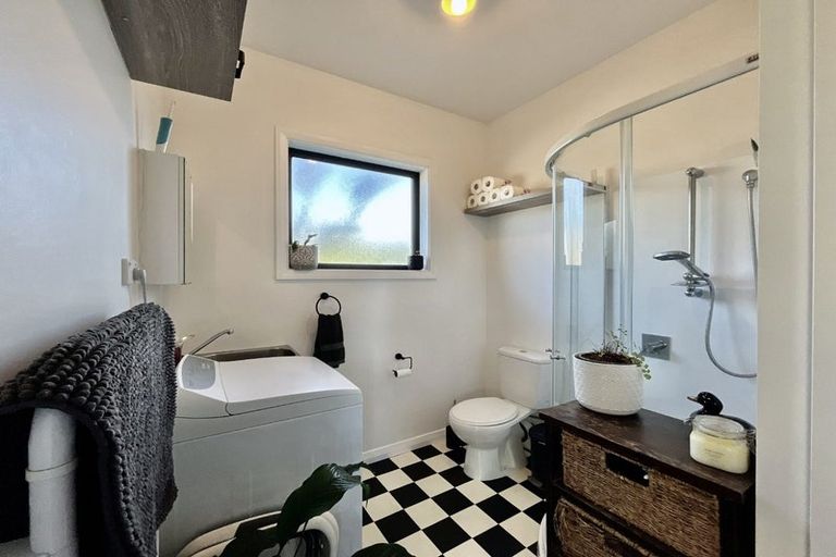 Photo of property in 6 Armstrong Avenue, Saint Martins, Christchurch, 8022