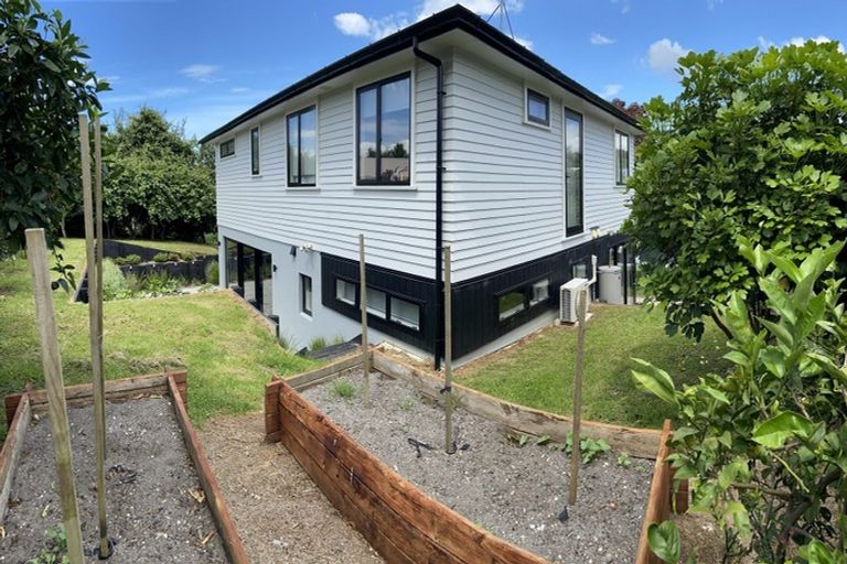 Photo of property in 7 Margan Avenue, New Lynn, Auckland, 0600