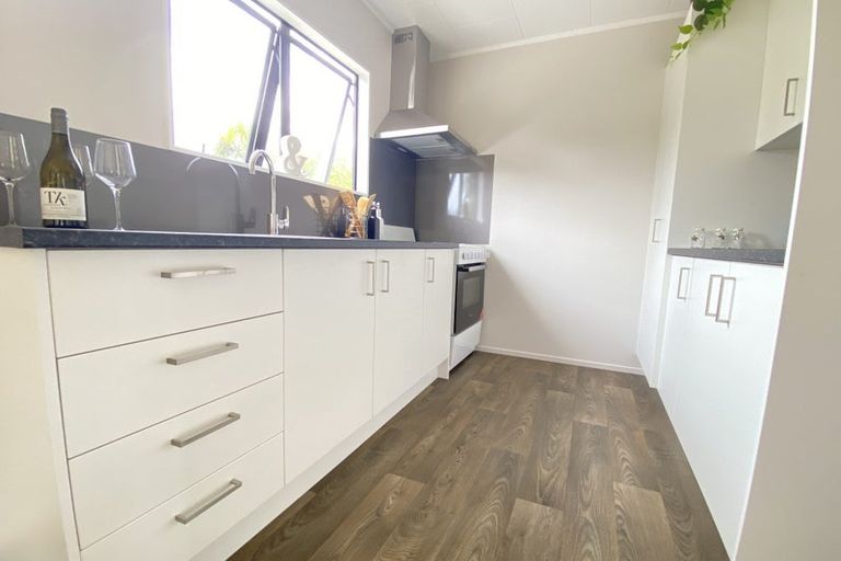 Photo of property in 3 Lowell Place, Massey, Auckland, 0614