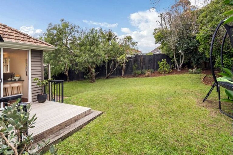 Photo of property in 2 Nutsey Avenue, Northcote, Auckland, 0627