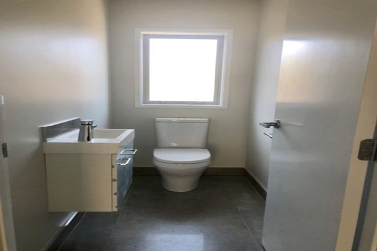 Photo of property in 18 Papa Orchard Drive, Kumeu, 0810