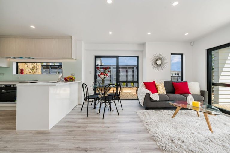 Photo of property in 13a Renata Crescent, Te Atatu Peninsula, Auckland, 0610