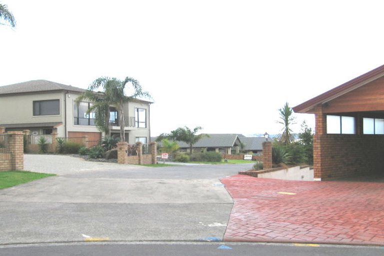 Photo of property in 33 Reflection Drive, West Harbour, Auckland, 0618
