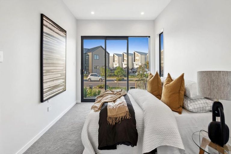 Photo of property in 22 Pukeko Road, Hobsonville, 0616