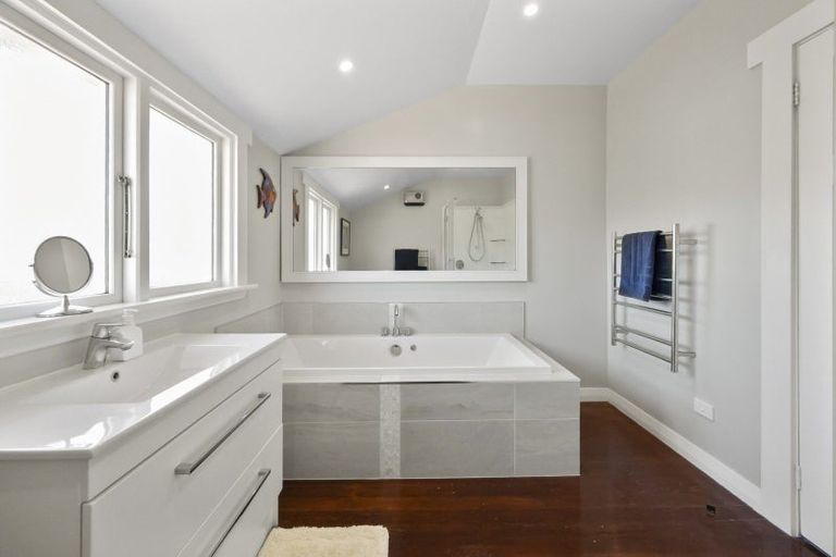 Photo of property in 370 Bay View Road, Saint Clair, Dunedin, 9012