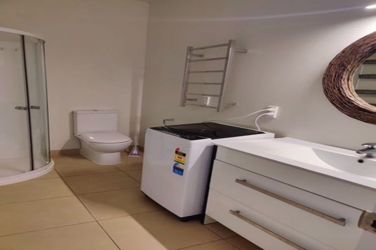 Photo of property in 5 Hazel Glen, Bayview, Auckland, 0629