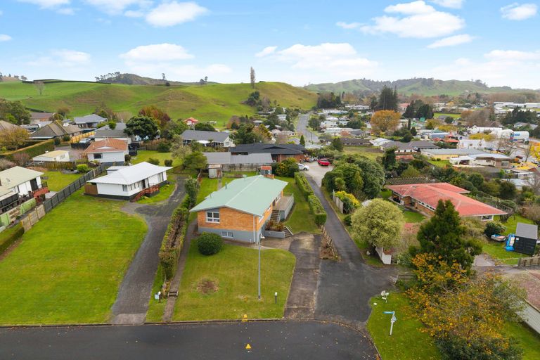 Photo of property in 2 Fairview Street, Tirau, 3410