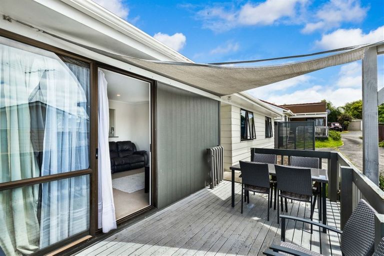 Photo of property in 2/8 Dalmatia Place, Henderson, Auckland, 0612