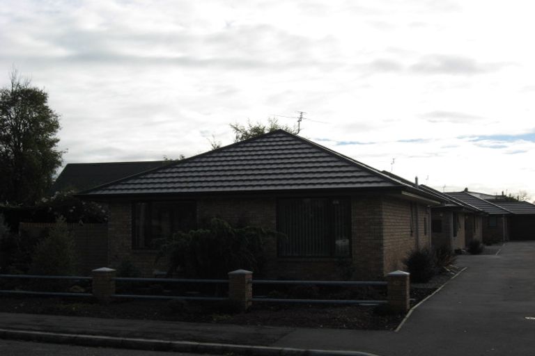 Photo of property in 1/42 Sawyers Arms Road, Northcote, Christchurch, 8052