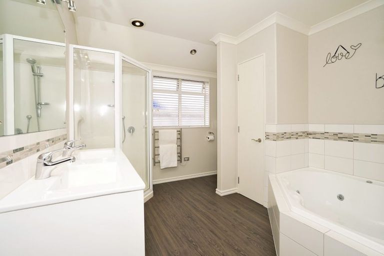 Photo of property in 18 Burgundy Court, Rototuna, Hamilton, 3210