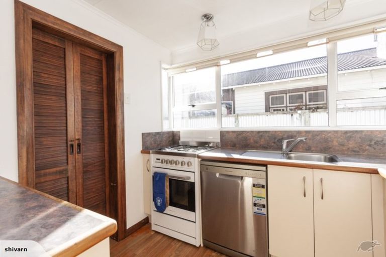 Photo of property in 11 Chelwood Street, Takaro, Palmerston North, 4412