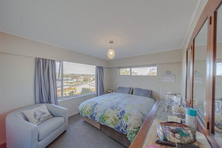 Photo of property in 10 Leeton Drive, Waipukurau, 4200