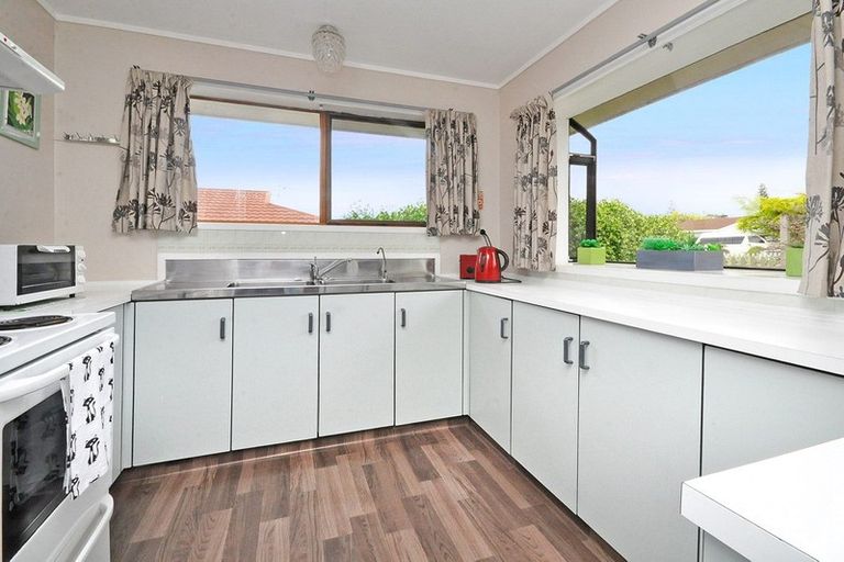 Photo of property in 10 Faith Bullock Place, New Lynn, Auckland, 0600