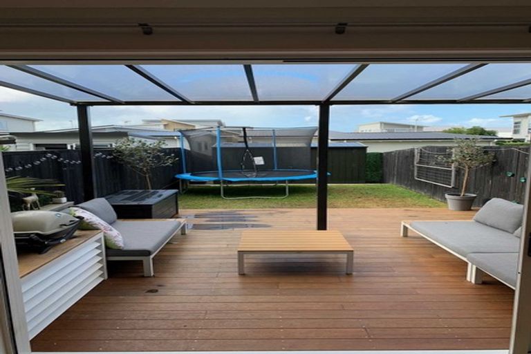 Photo of property in 10 Touhou Road, Hobsonville, Auckland, 0616