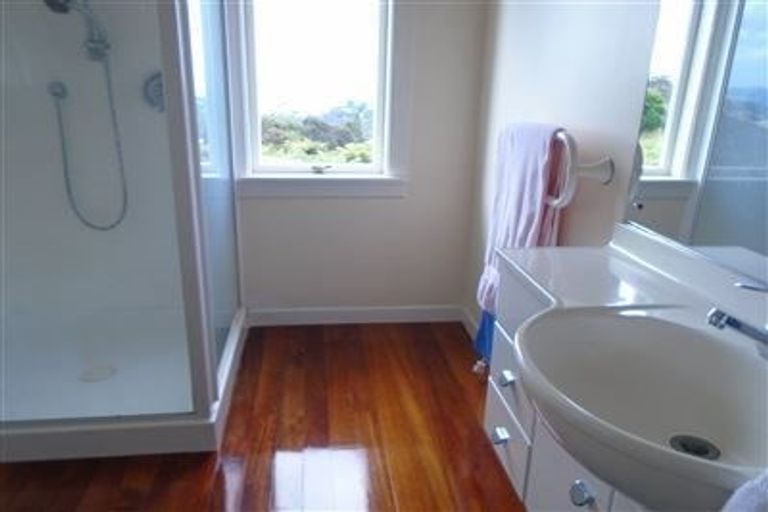 Photo of property in 6 Grendon Road, Titirangi, Auckland, 0604