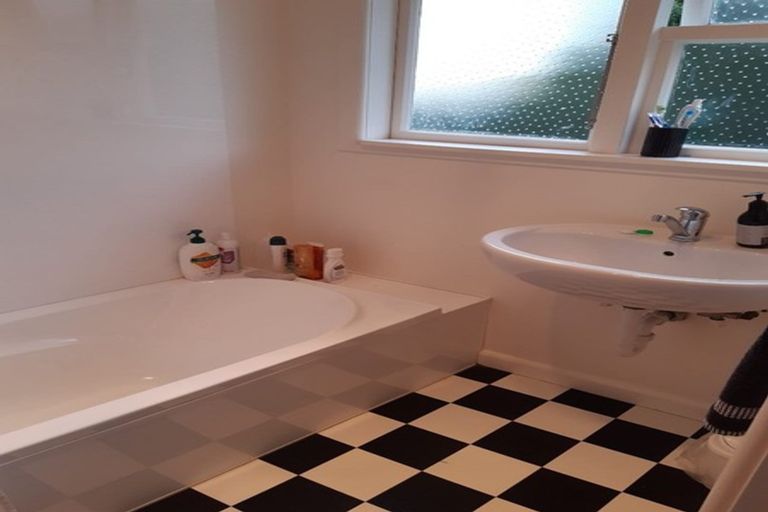 Photo of property in 37 Kowhai Terrace, Saint Martins, Christchurch, 8022