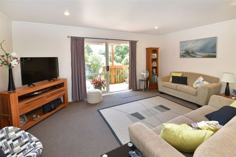 Photo of property in 1/4 Knott Road, Stanmore Bay, Whangaparaoa, 0932
