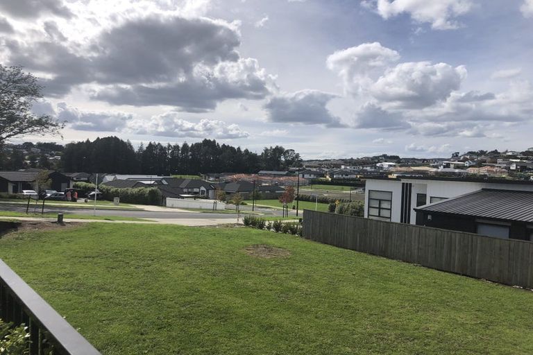 Photo of property in 2 Rongoa Maori Way, Pukekohe, 2120