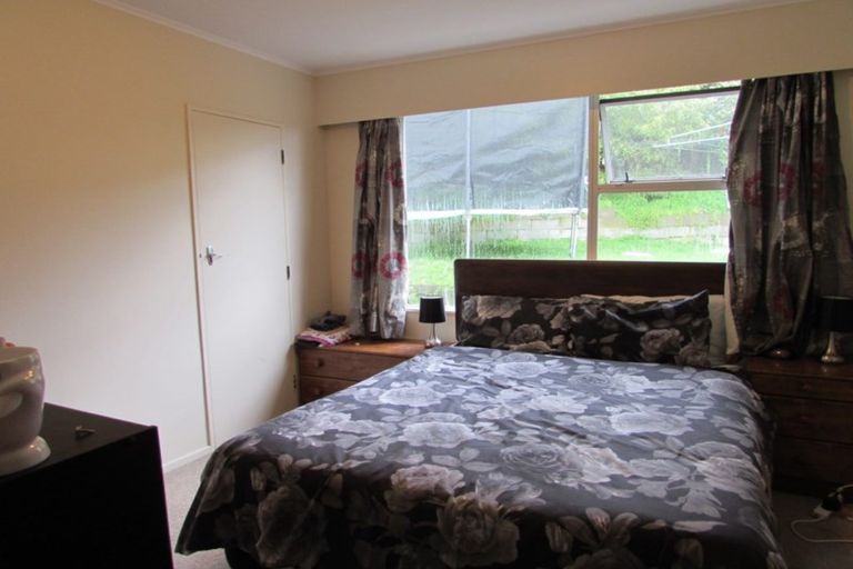 Photo of property in 4 Hillview Crescent, Paparangi, Wellington, 6037