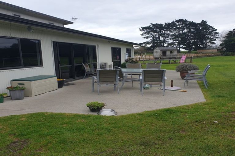 Photo of property in 16 Karioitahi Road, Waiuku, 2123