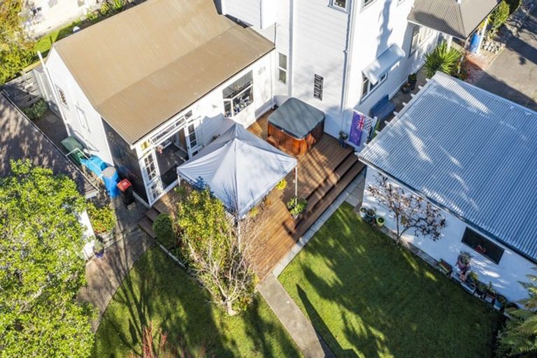 Photo of property in 45 Avondale Road, Taradale, Napier, 4112