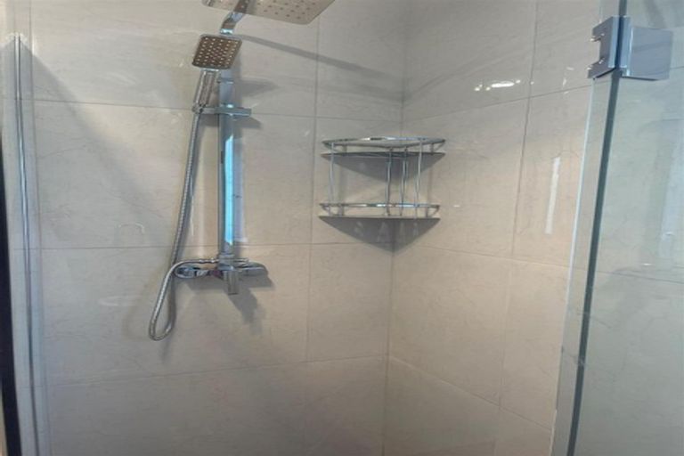 Photo of property in 2 Greenhaven Avenue, Papakura, 2113