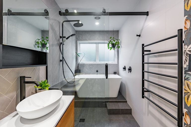 Photo of property in 1/53 Rosario Crescent, Red Beach, 0932