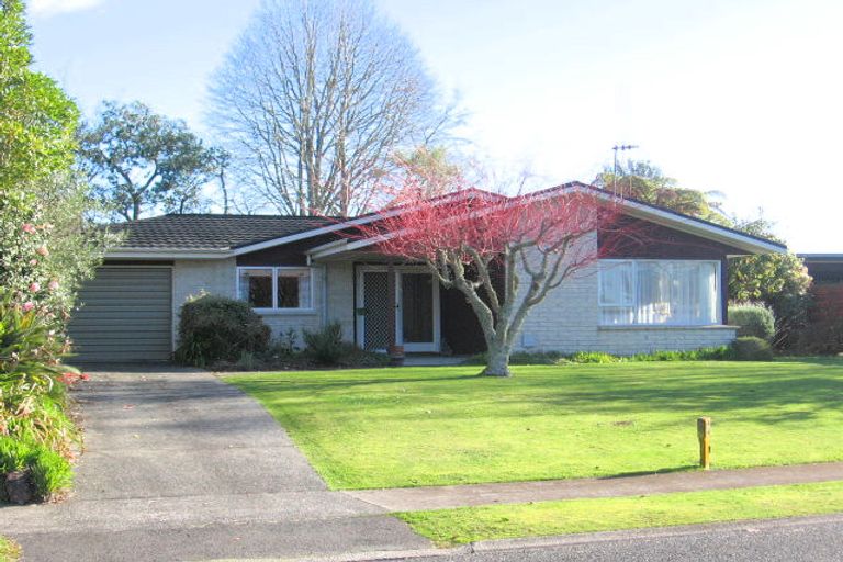 Photo of property in 13 Mcinnes Place, Queenwood, Hamilton, 3210