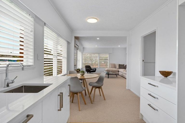 Photo of property in 1/18 Shakespeare Road, Milford, Auckland, 0620