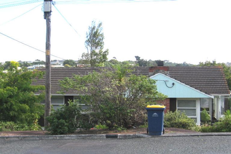 Photo of property in 2/498 Beach Road, Murrays Bay, Auckland, 0630