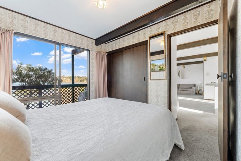 Photo of property in 32 Zita Avenue, Matakatia, Whangaparaoa, 0930