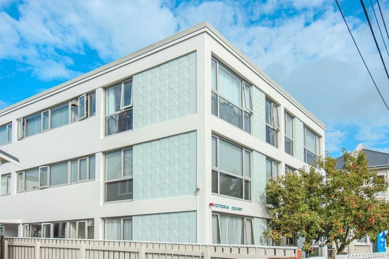 Photo of property in Victoria Court, 11/4u Queen Street, Mount Victoria, Wellington, 6011