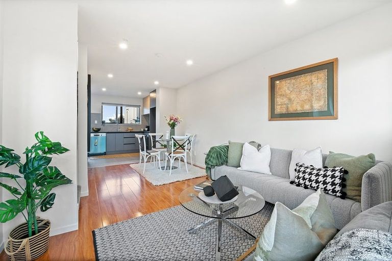 Photo of property in 1 Red Arches Road, Henderson, Auckland, 0610