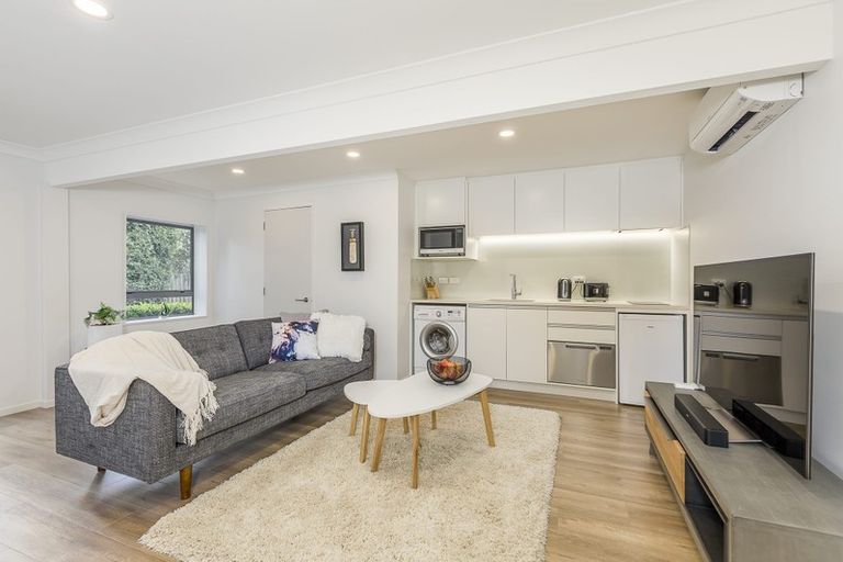 Photo of property in 89 Seaview Road, Glenfield, Auckland, 0629