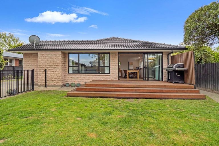 Photo of property in 53 Woodbury Street, Russley, Christchurch, 8042