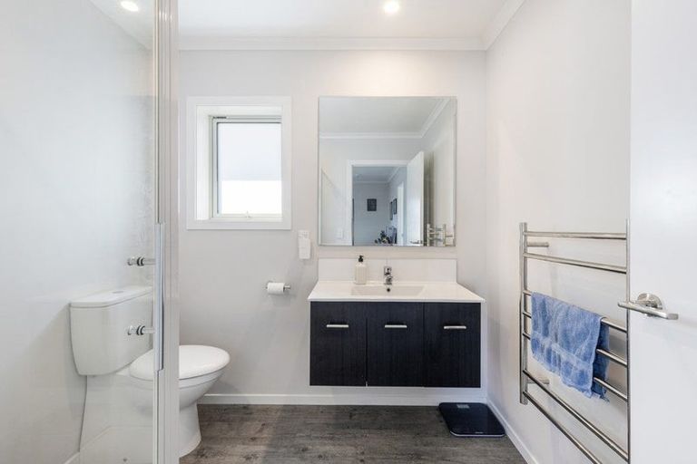 Photo of property in 11 Cirrus Close, Newlands, Wellington, 6037