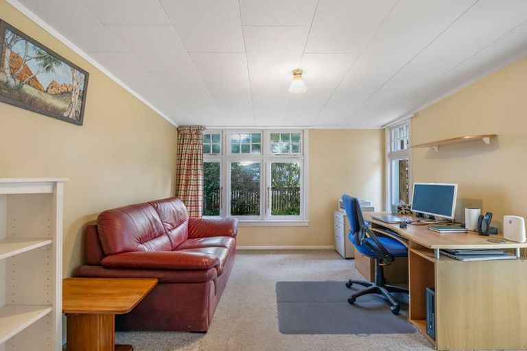 Photo of property in 32 Hutchison Crescent, Durie Hill, Whanganui, 4500